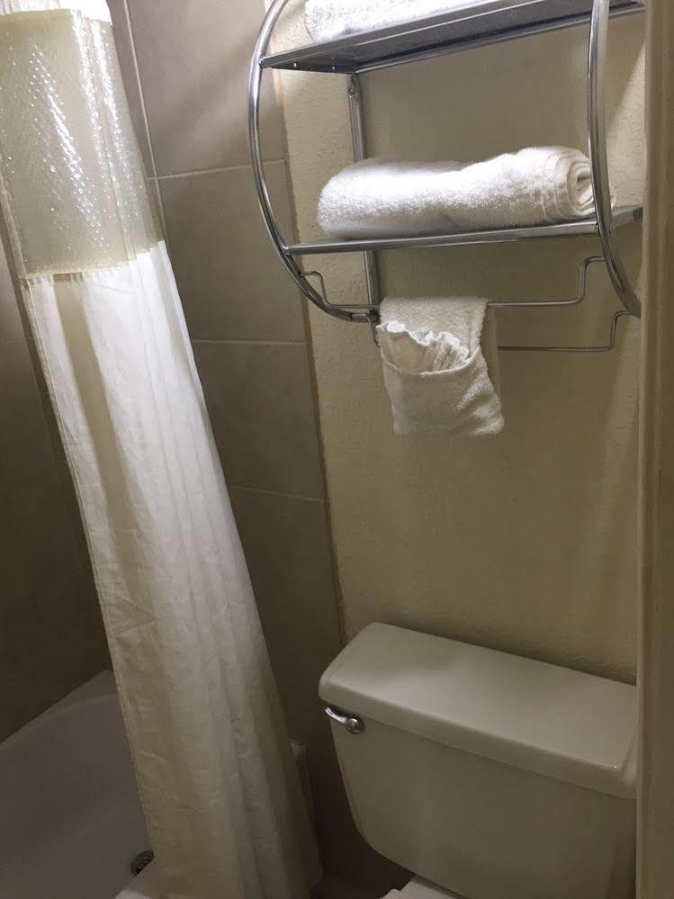 Days Inn By Wyndham Farmington Nm Bagian luar foto